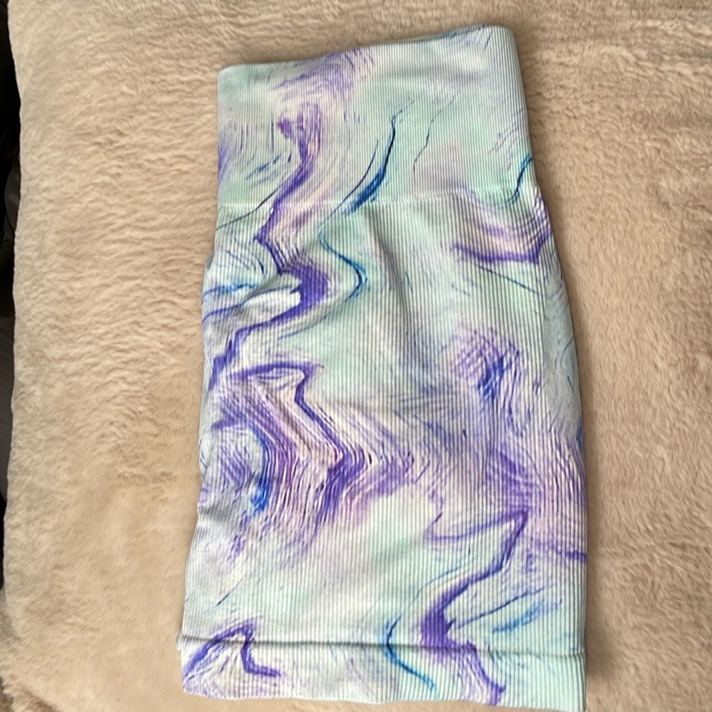 women’s ribbed sports/gym shorts swirl design